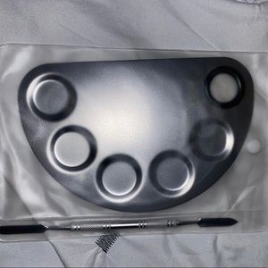 Makeup or manicure palette